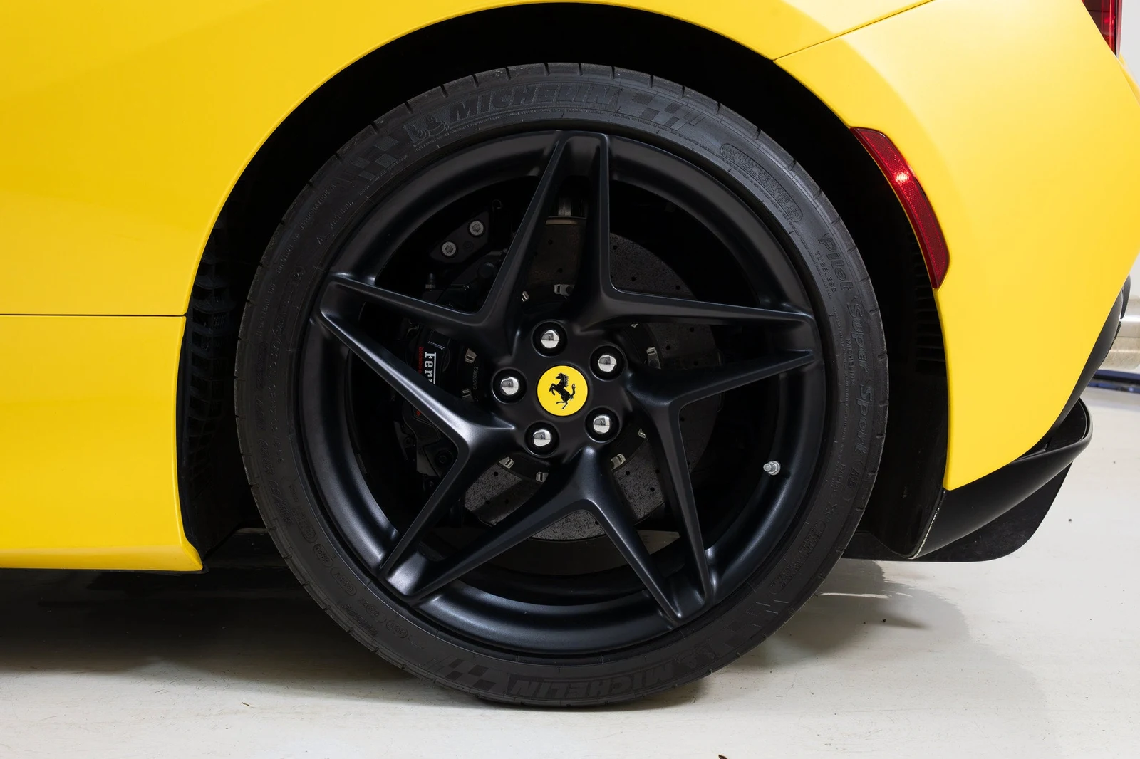 2021 Ferrari F8 Spider, 18/20
