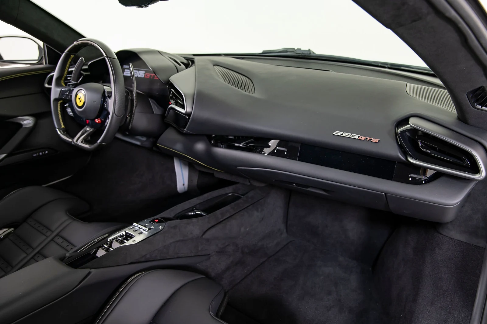 2025 Ferrari 296 GTS, 15/20
