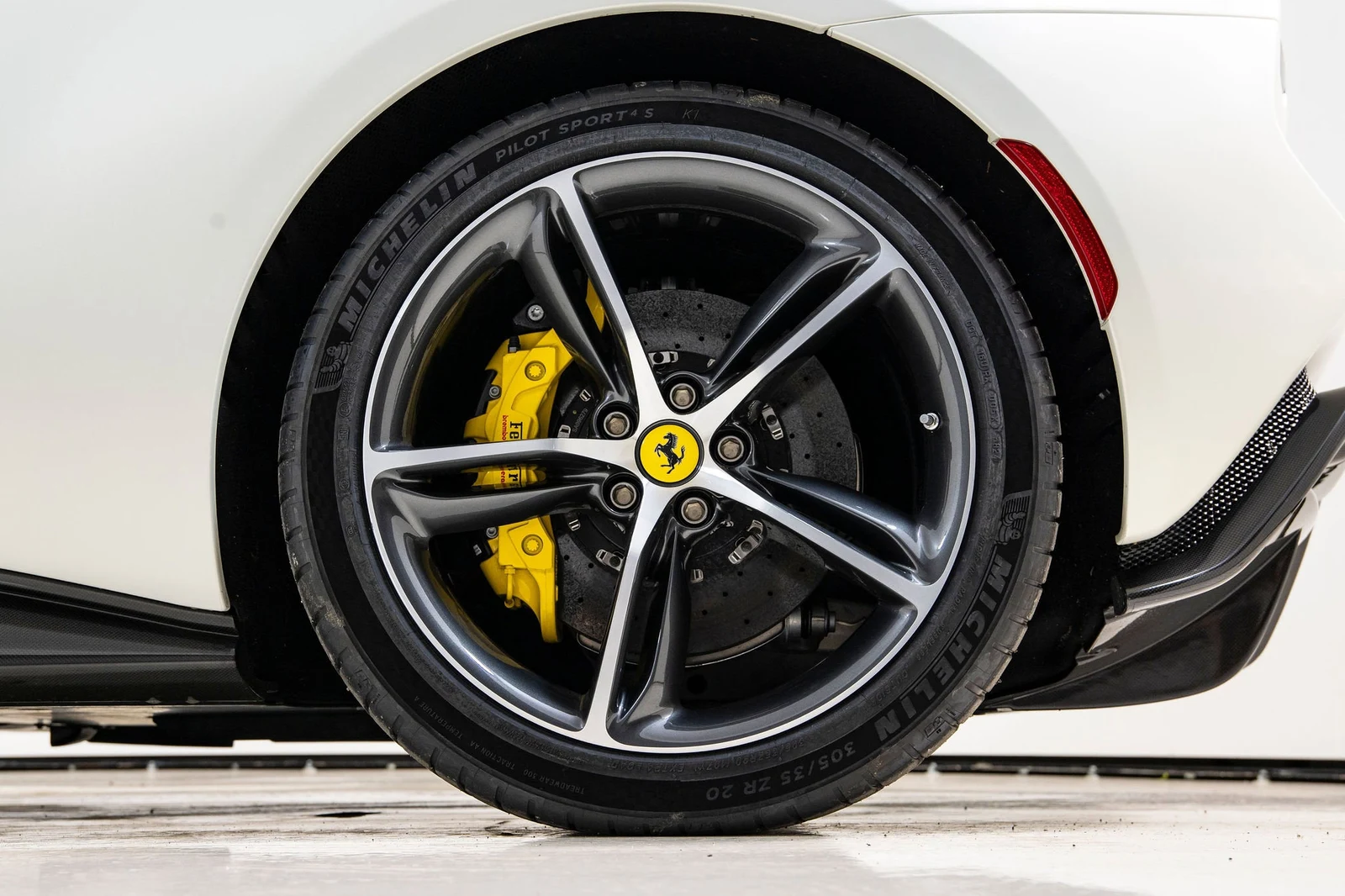 2025 Ferrari 296 GTS, 17/20
