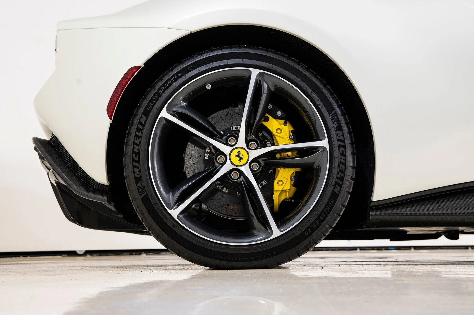 2025 Ferrari 296 GTS, 18/20