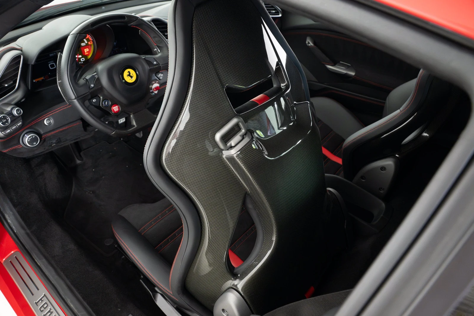2017 Ferrari 488 GTB, 18/20