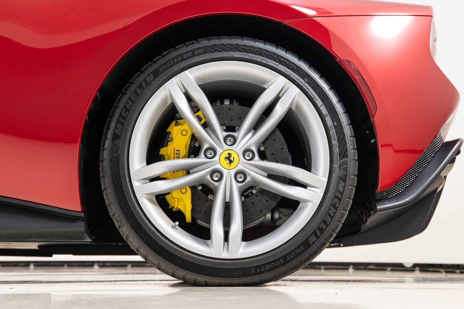2025 Ferrari 296 GTB, 17/20