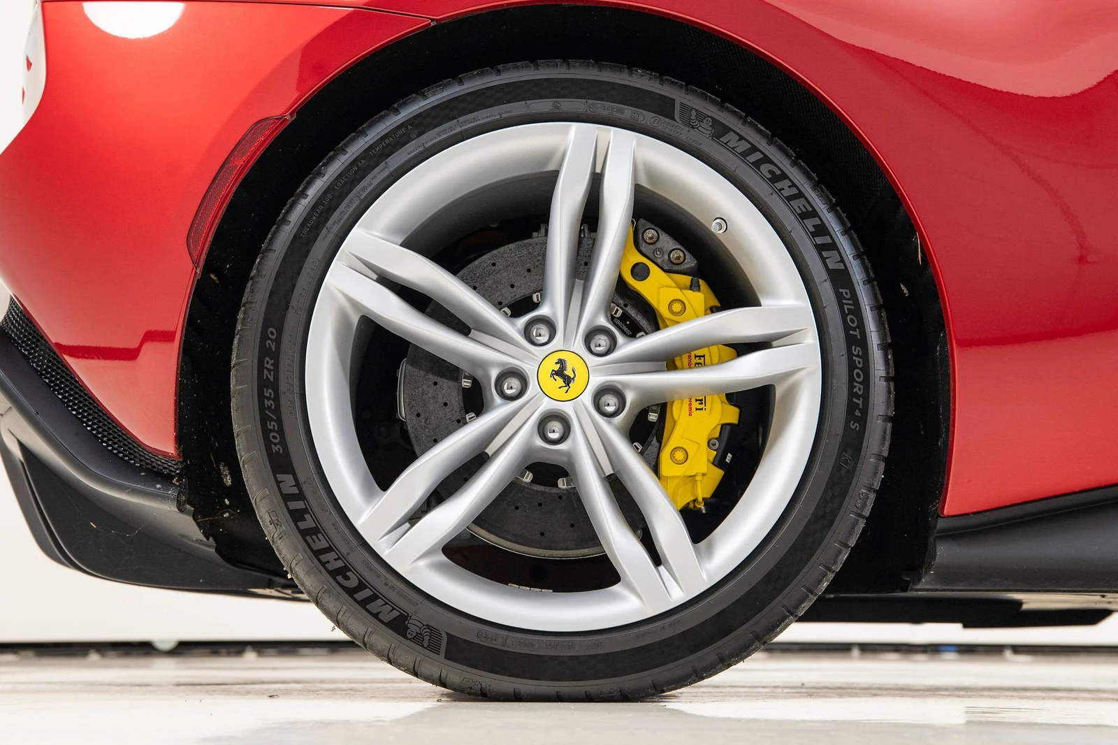 2025 Ferrari 296 GTB, 18/20