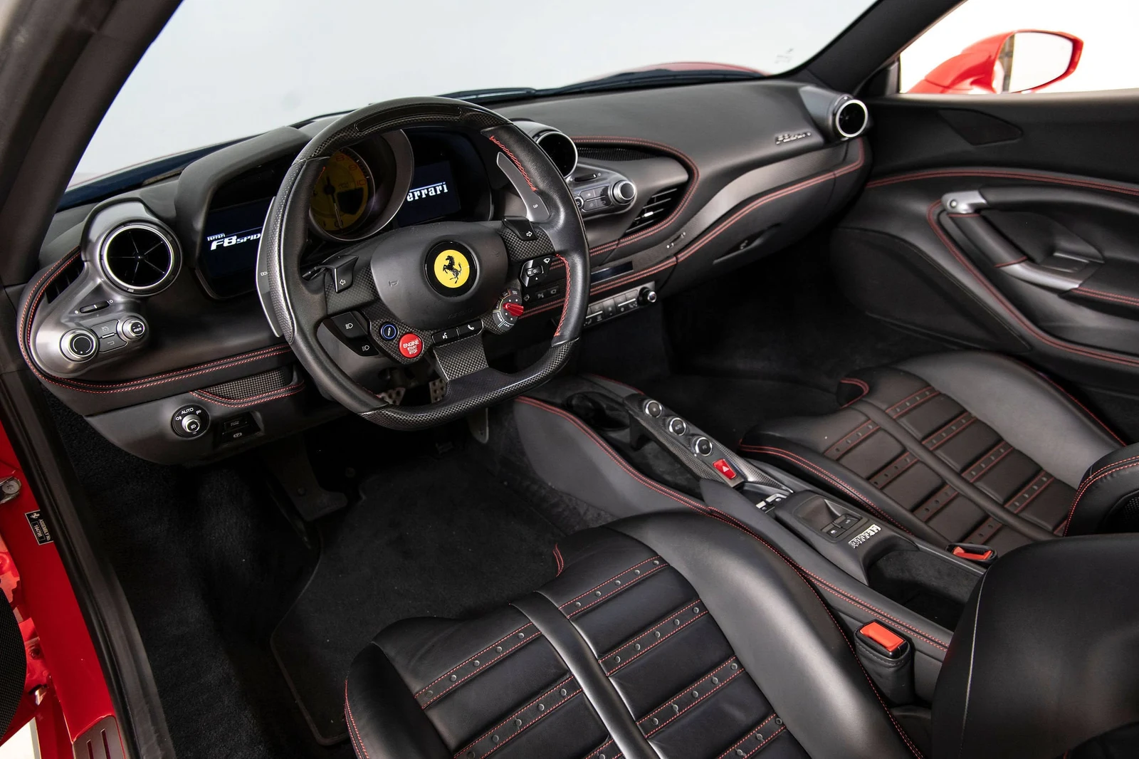 2022 Ferrari F8 Spider, 4/19