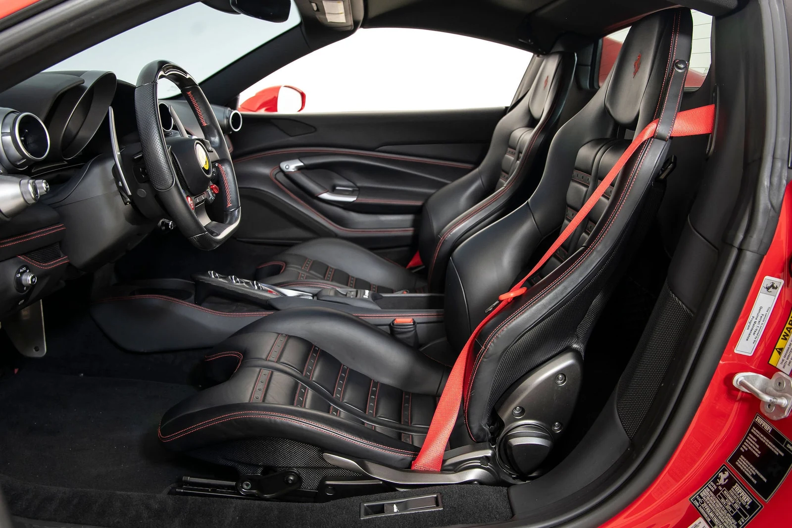 2022 Ferrari F8 Spider, 5/19