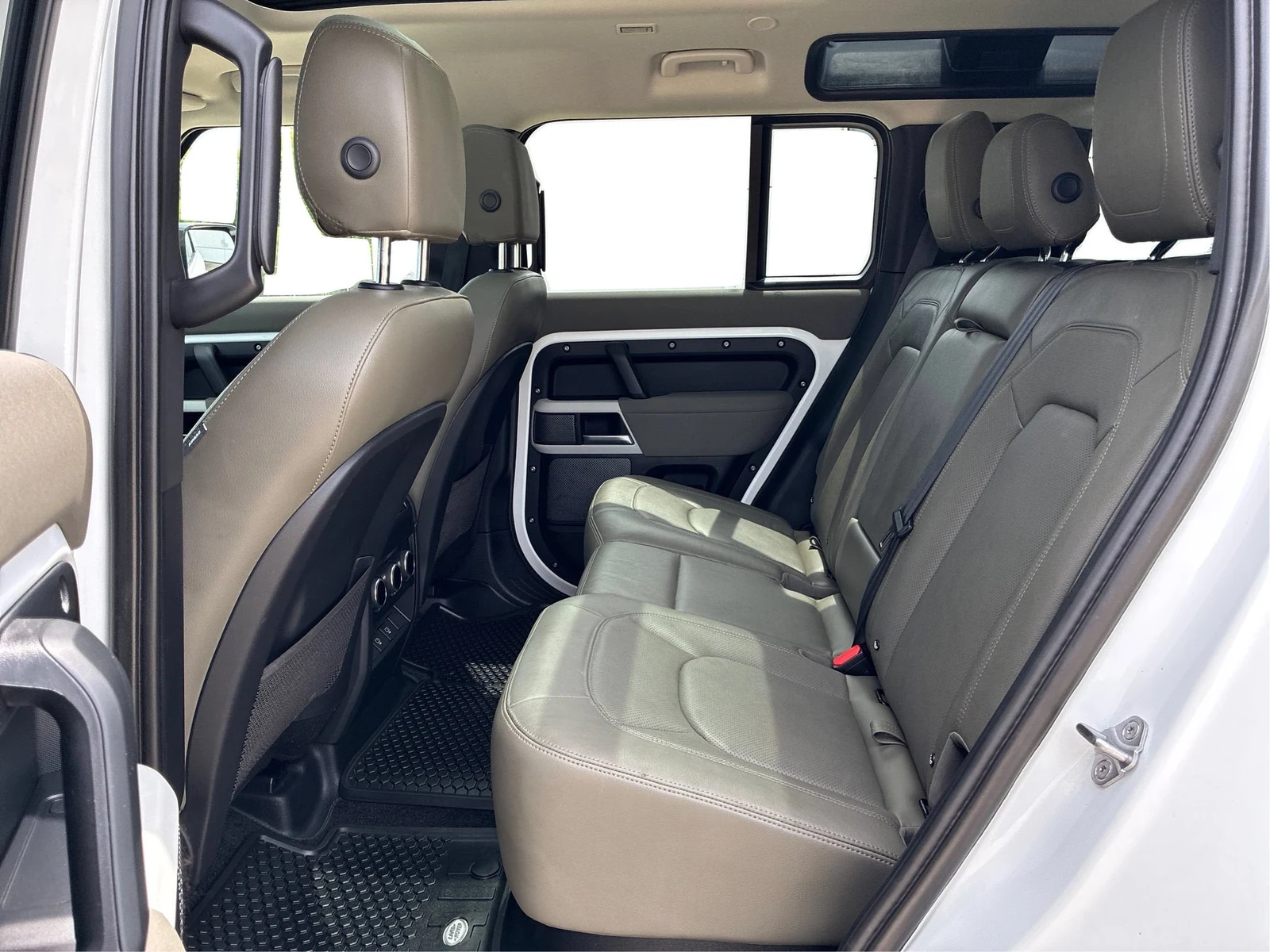 2023 Land Rover Defender 110 P300 S, 10/20