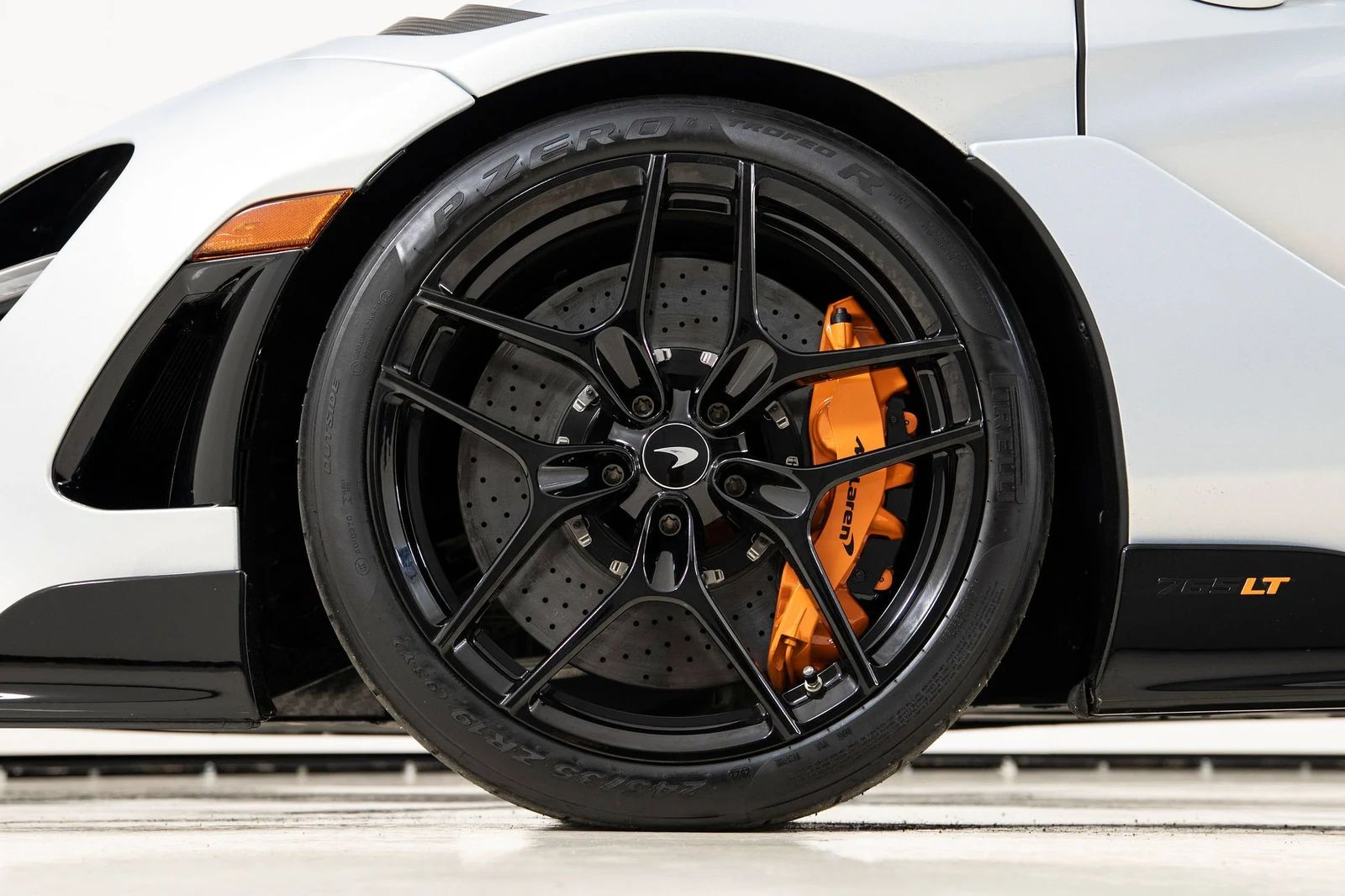 2022 McLaren 765LT Spider, 19/20
