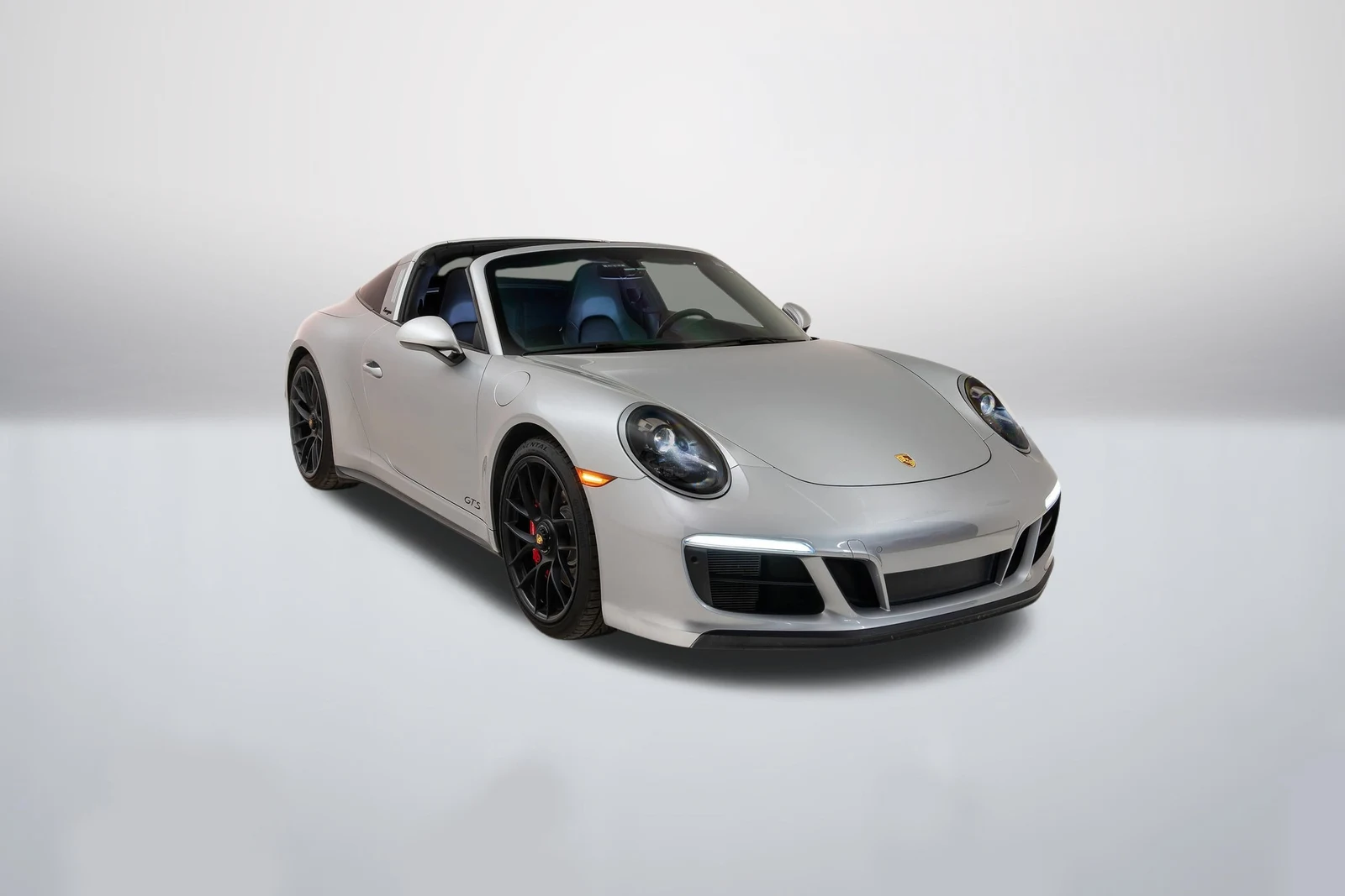 Porsche 911 (991.2) Targa 4 GTS in a front three-quarter view