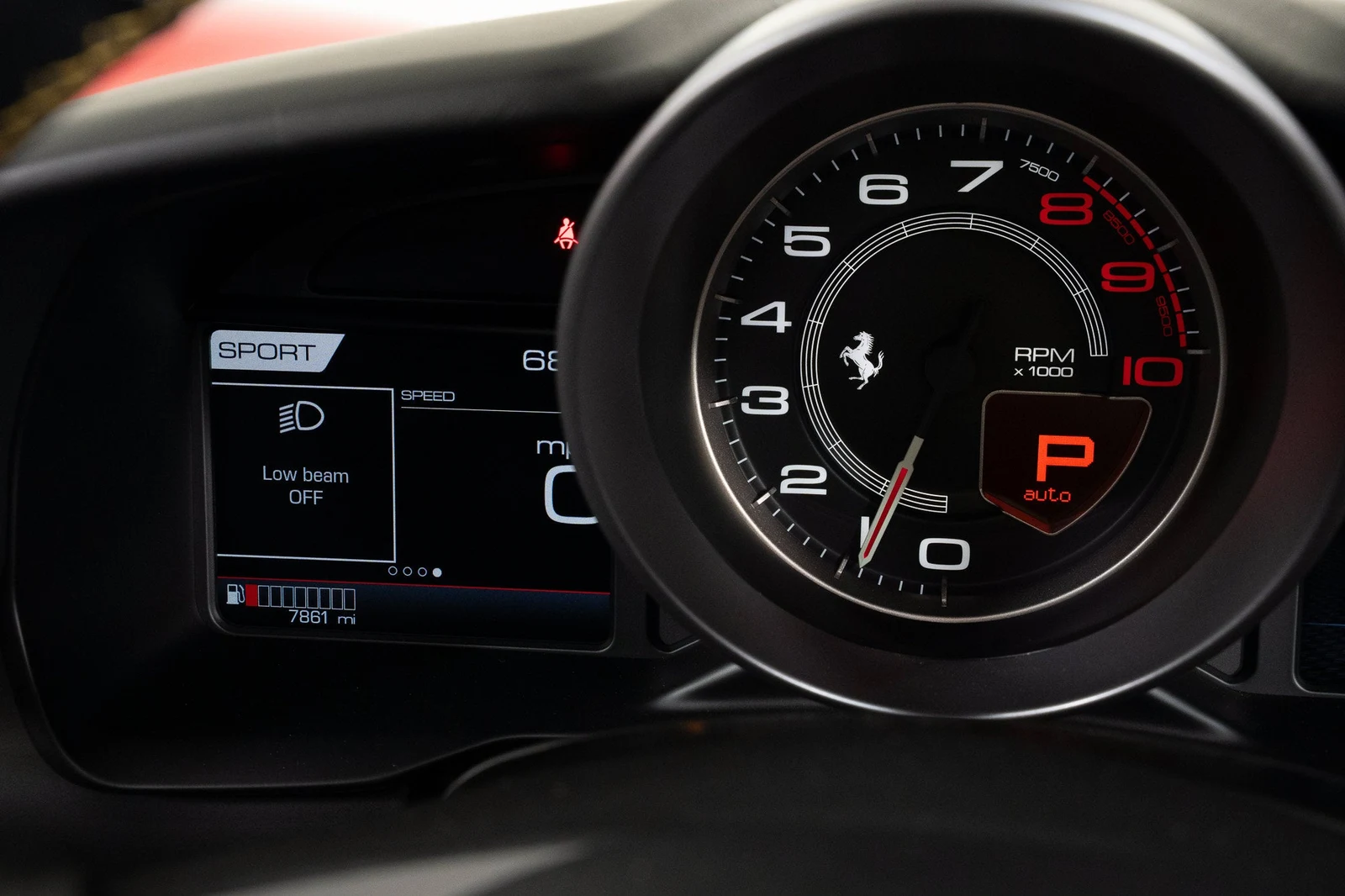 2021 Ferrari F8 Spider interior, Nero