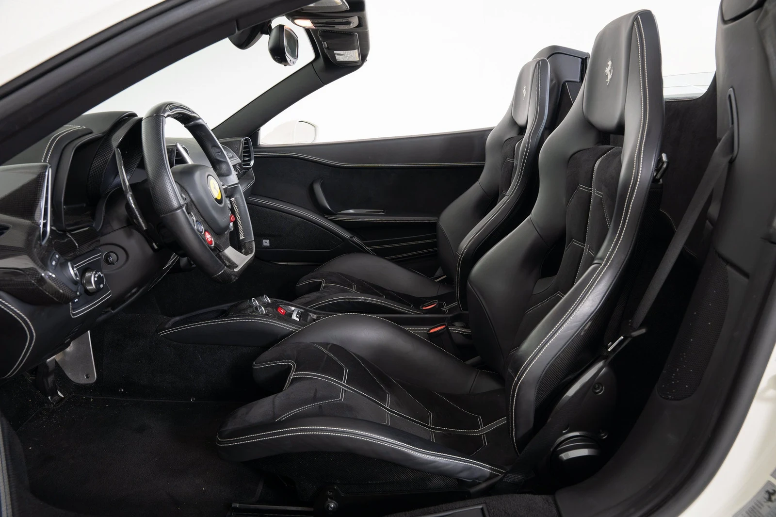 2014 Ferrari 458 Spider interior, seats, Nero