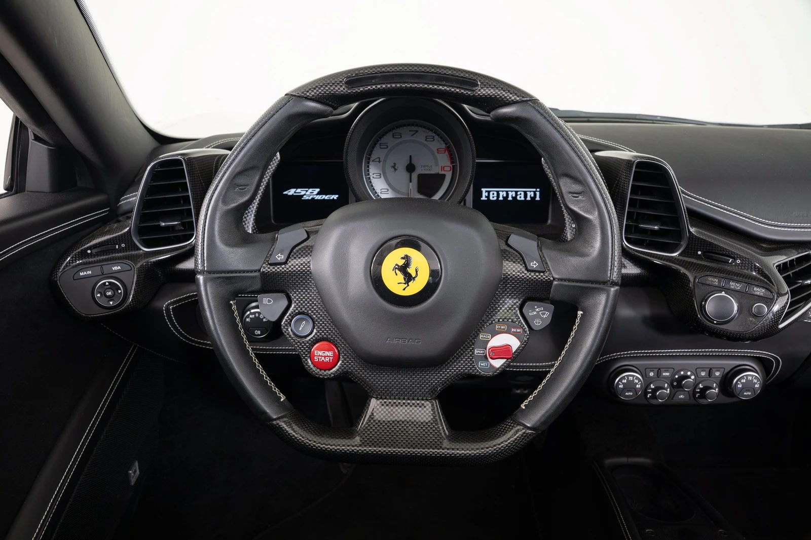 2014 Ferrari 458 Spider interior, Nero