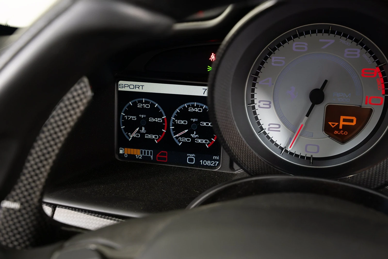 2014 Ferrari 458 Spider interior, Nero