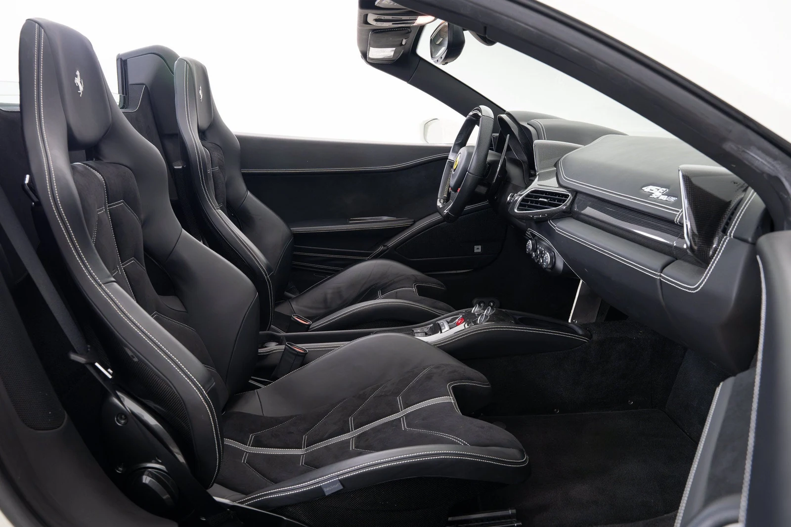 2014 Ferrari 458 Spider interior, seats, Nero