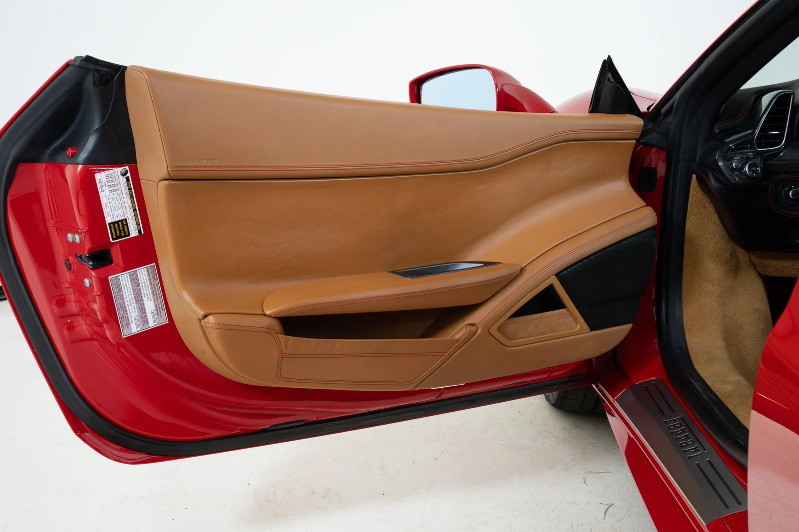 2014 Ferrari 458 Spider interior, door panel, Cuoio