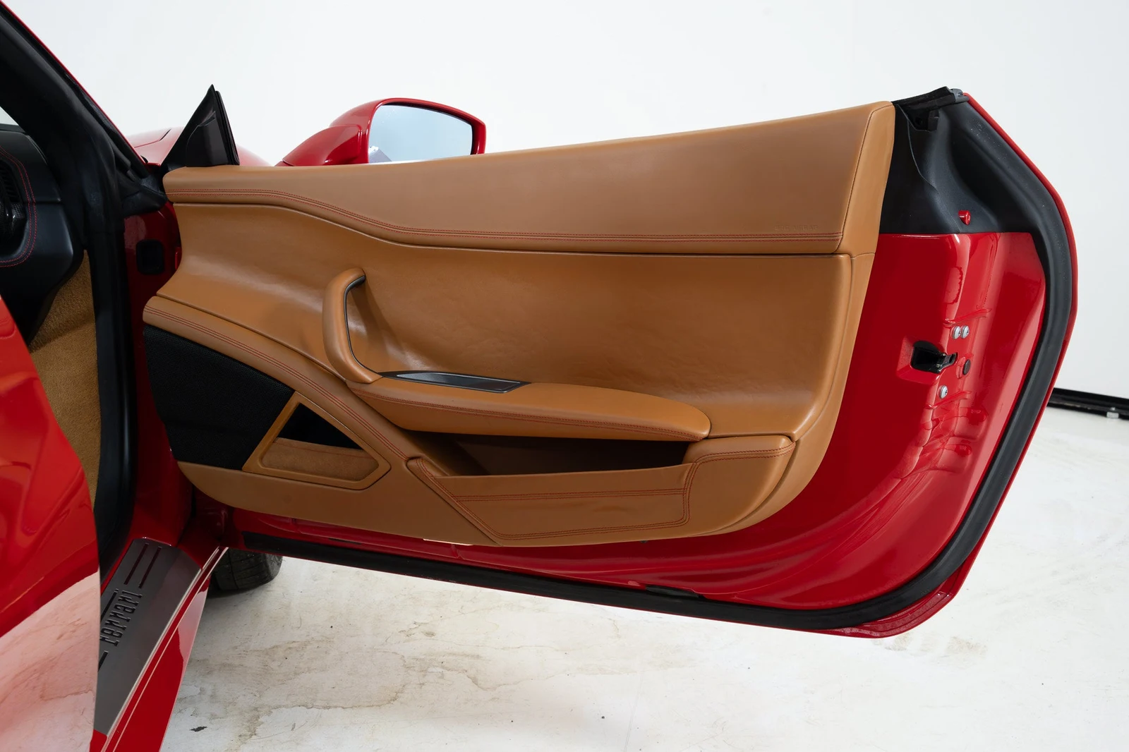 2014 Ferrari 458 Spider interior, door panel, Cuoio