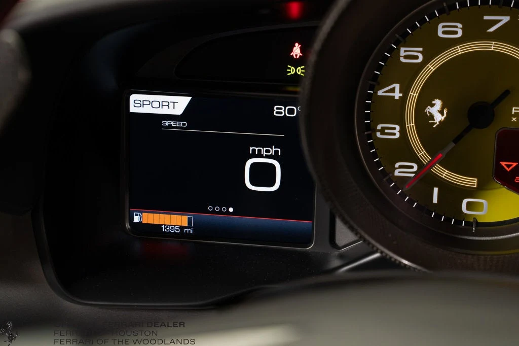 2020 Ferrari F8 Tributo interior, Nero