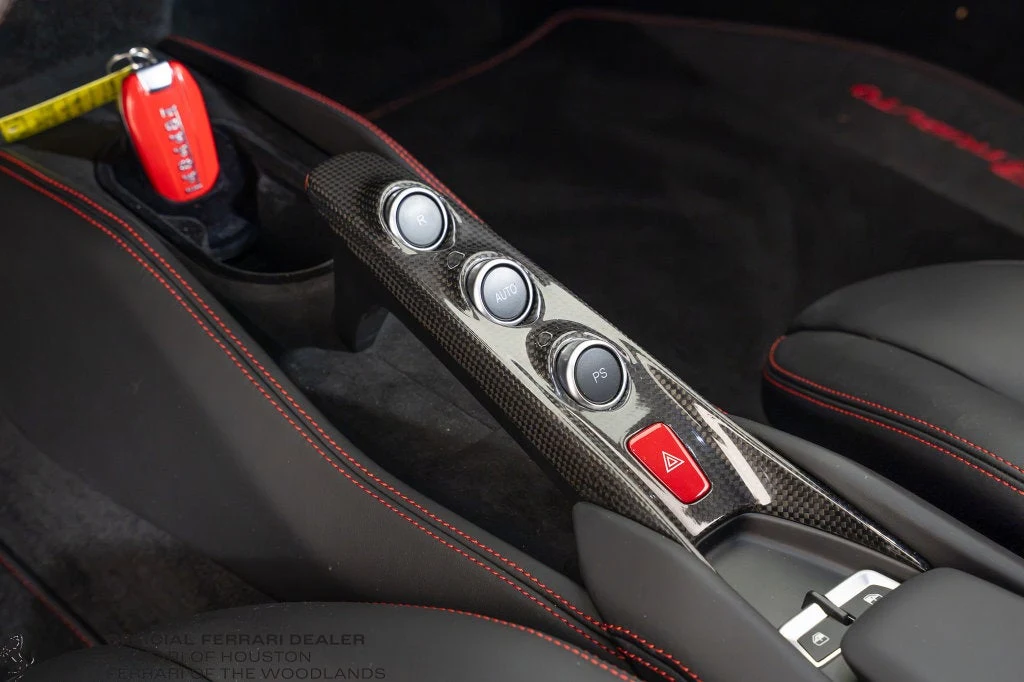 2020 Ferrari F8 Tributo interior, Nero