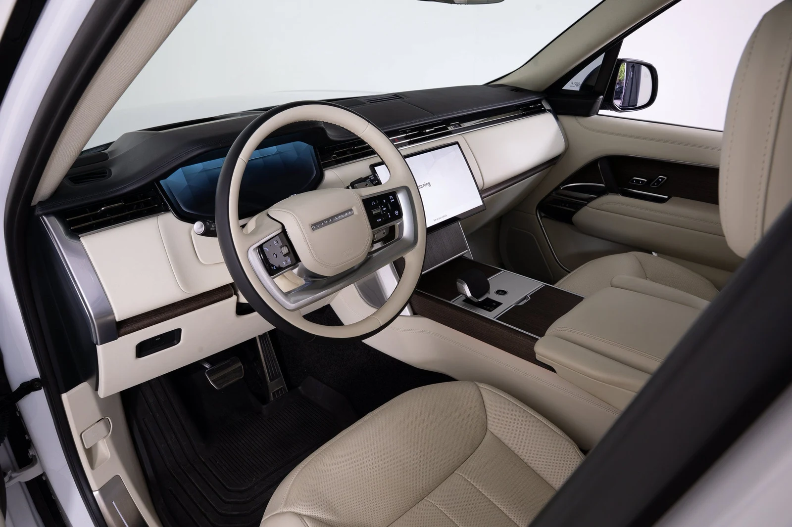2024 Land Rover Range Rover P400 SE interior, Perlino
