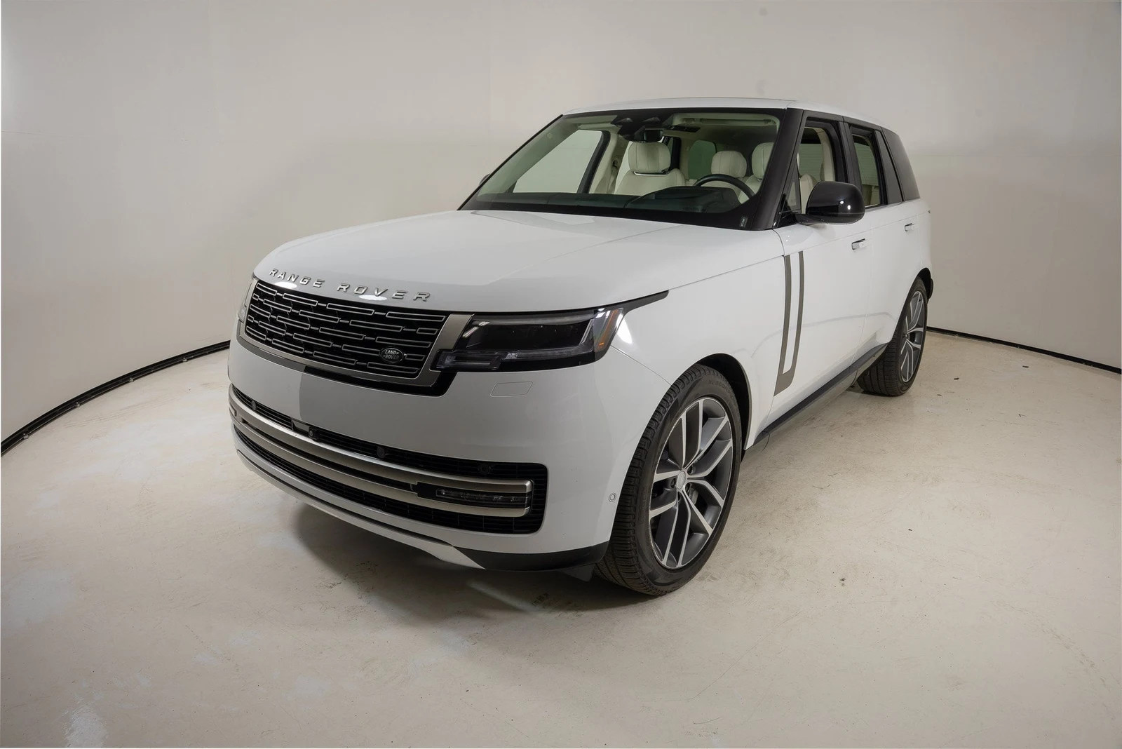 2024 Land Rover Range Rover P400 SE for sale, exterior, White