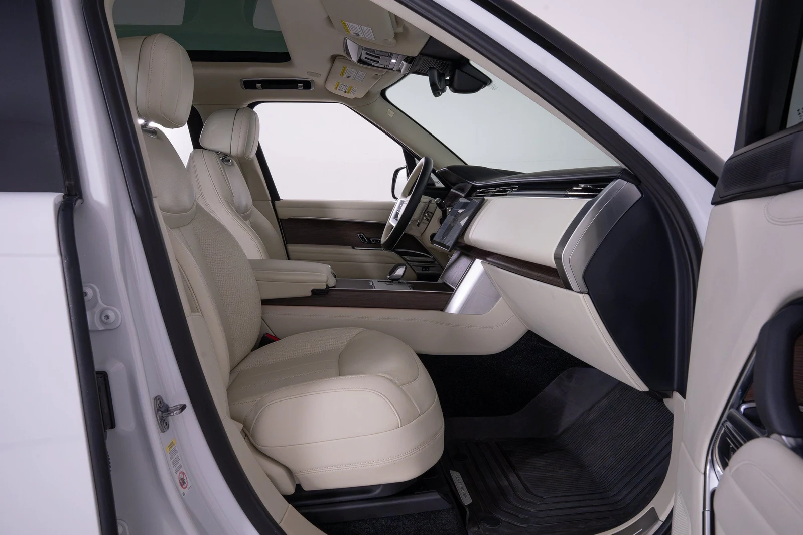 2024 Land Rover Range Rover P400 SE interior, seats, Perlino