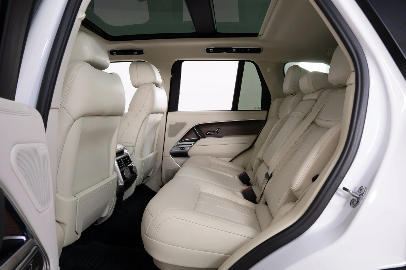 2024 Land Rover Range Rover P400 SE interior, seats, Perlino