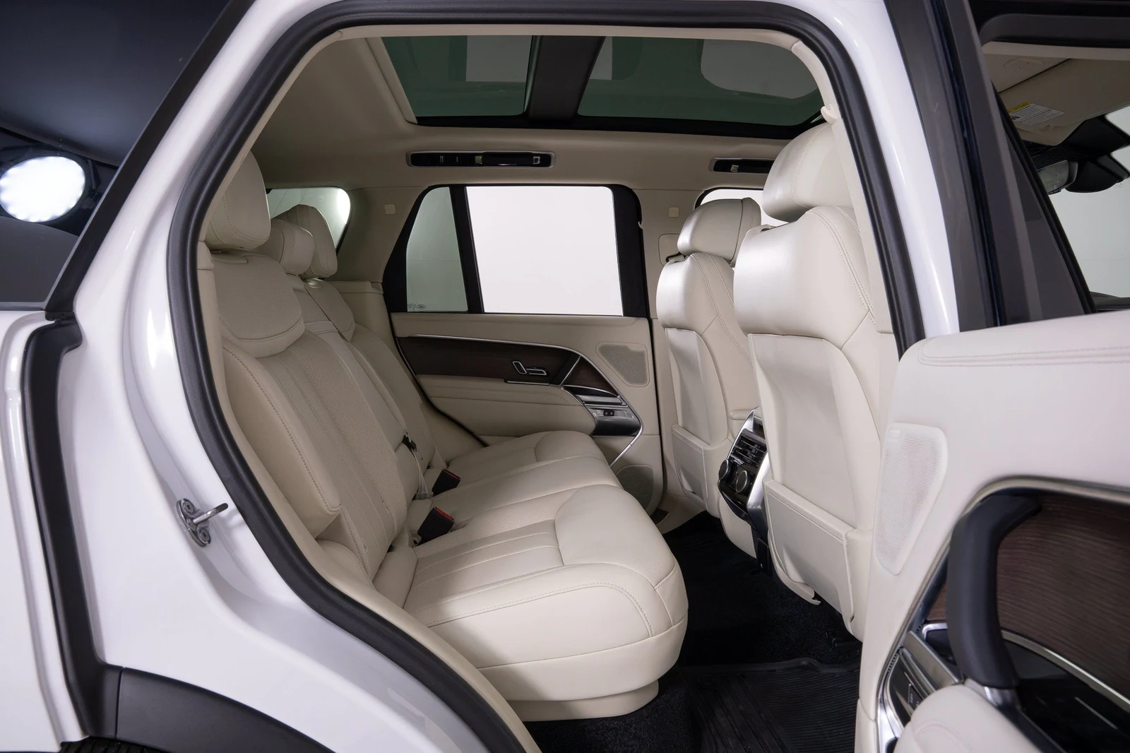 2024 Land Rover Range Rover P400 SE interior, seats, Perlino