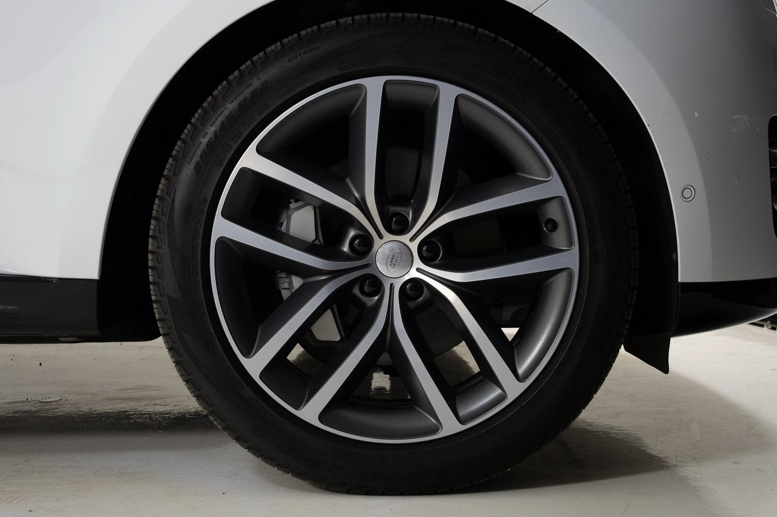 2024 Land Rover Range Rover P400 SE wheel