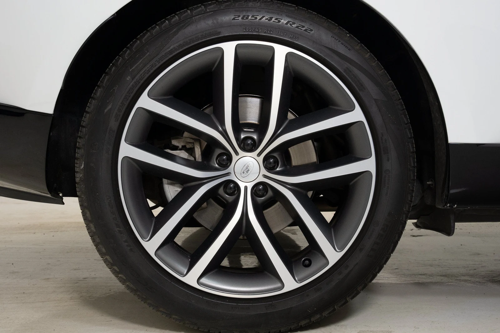 2024 Land Rover Range Rover P400 SE wheel