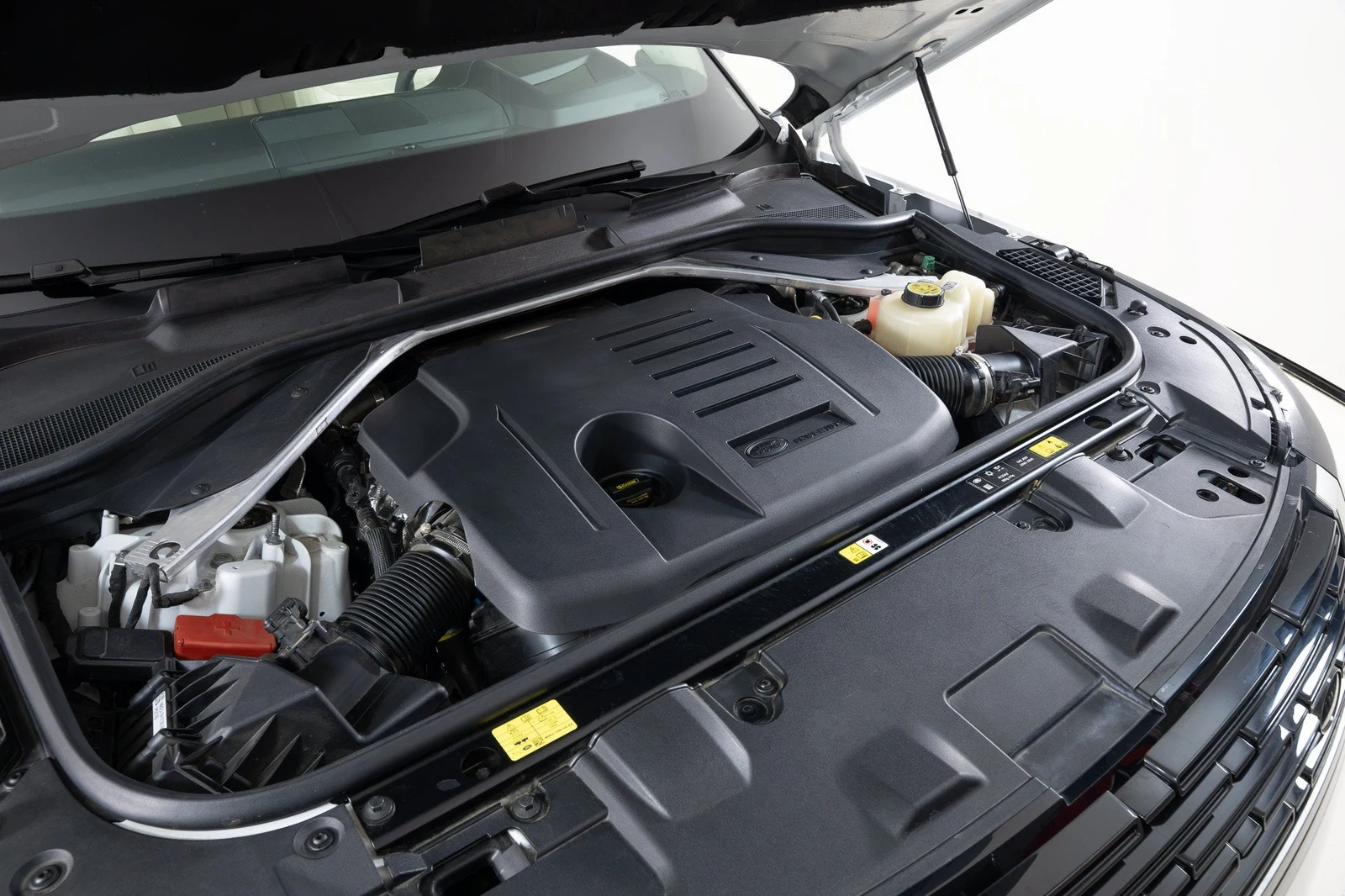 2024 Land Rover Range Rover P400 SE engine