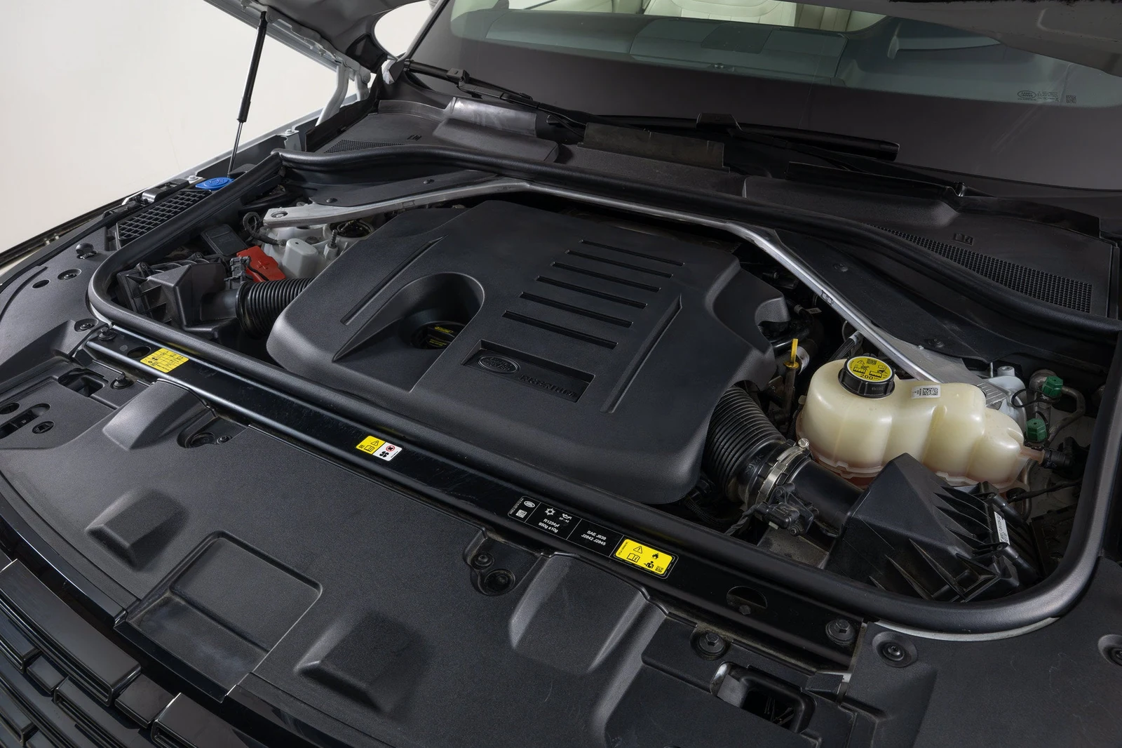 2024 Land Rover Range Rover P400 SE engine