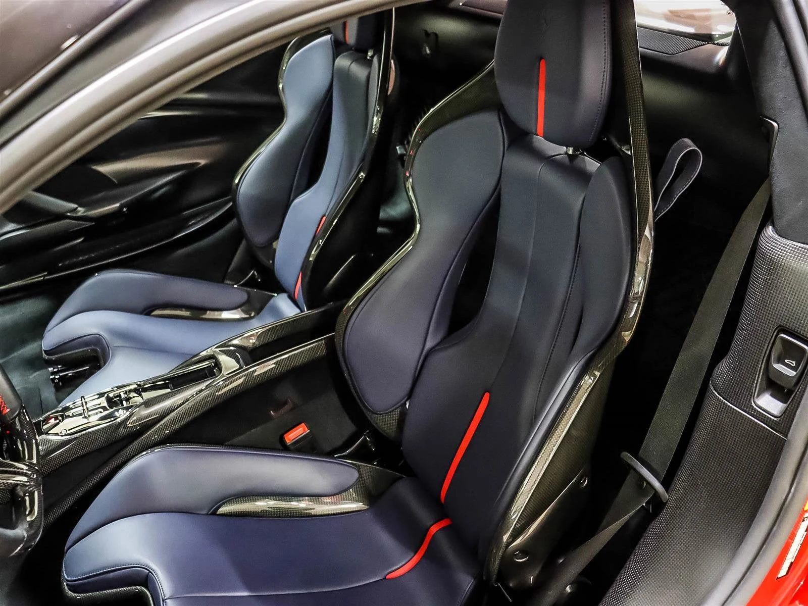 2023 Ferrari 296 GTB, 18/20