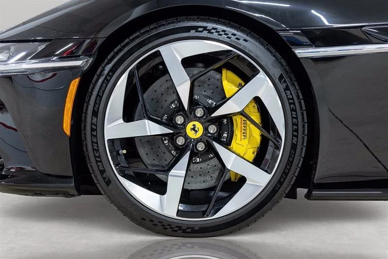 2025 Ferrari 12Cilindri, 8/20