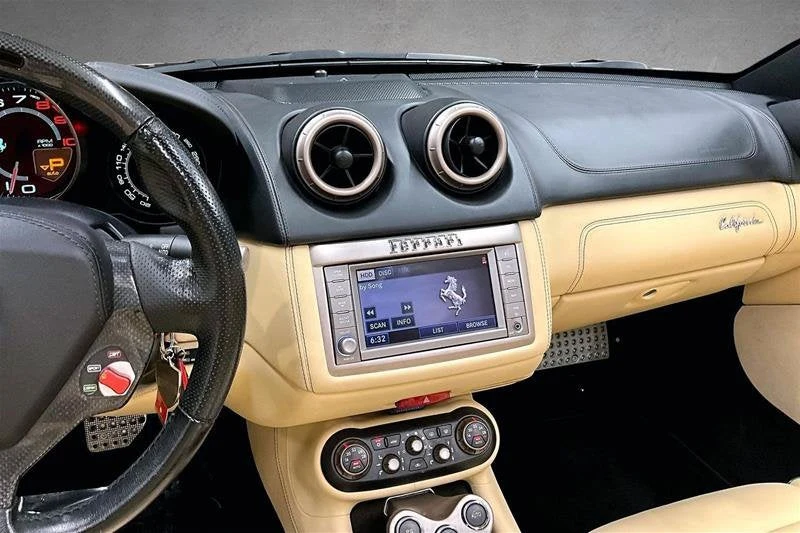 2010 Ferrari California, 10/15