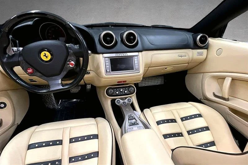 2010 Ferrari California, 12/15