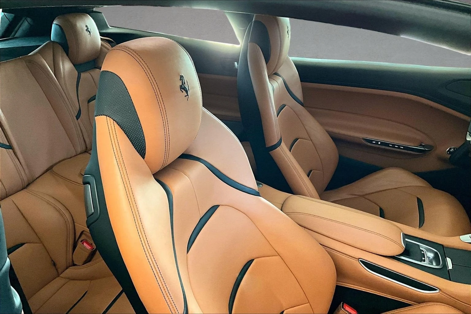 2017 Ferrari GTC4Lusso, 19/20