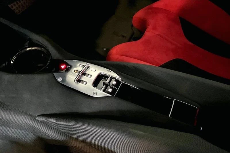 2022 Ferrari 812 Competizione, 15/20