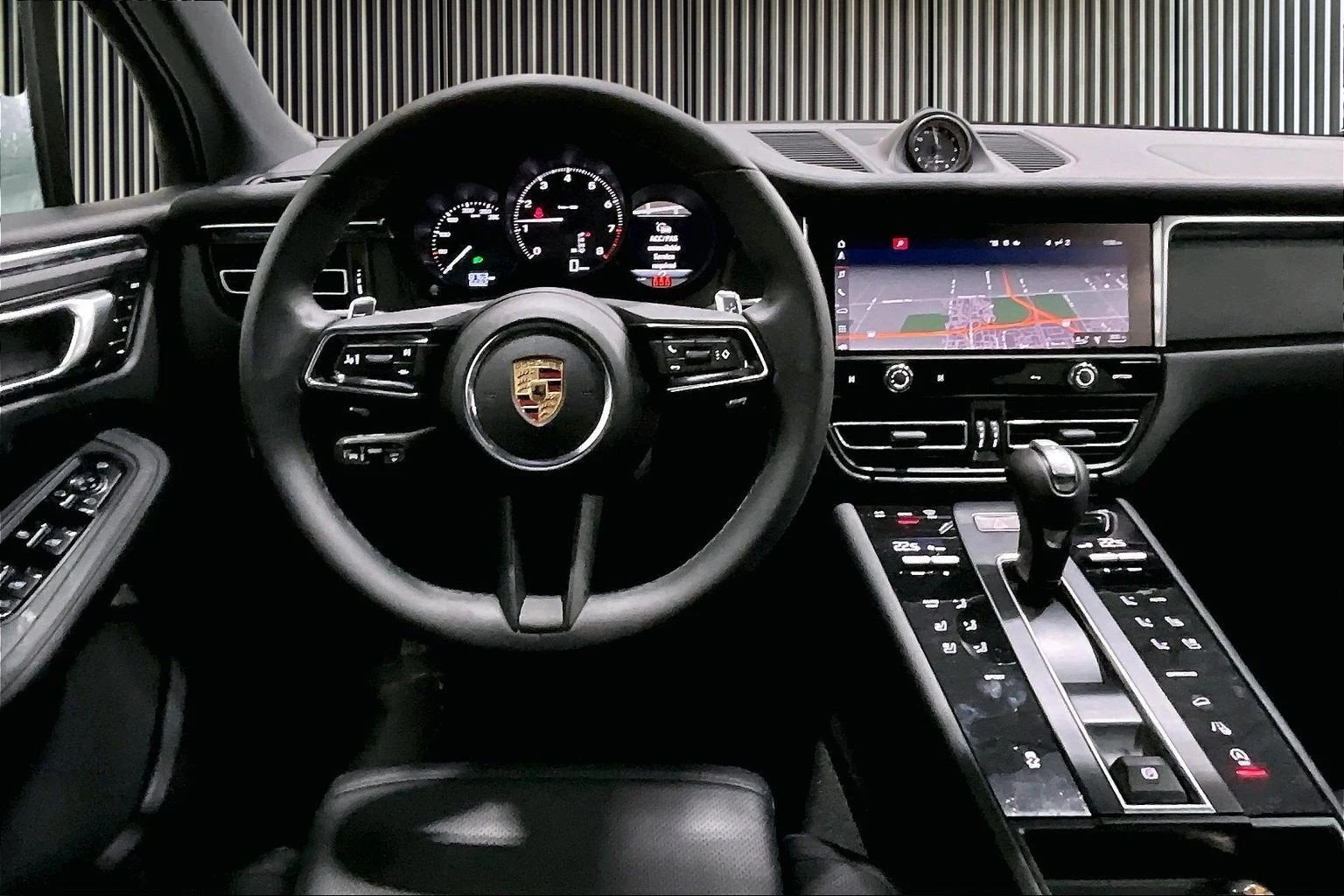 2025 Porsche Macan (95B), 8/20