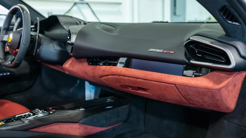 2025 Ferrari 296 GTS, 9/16