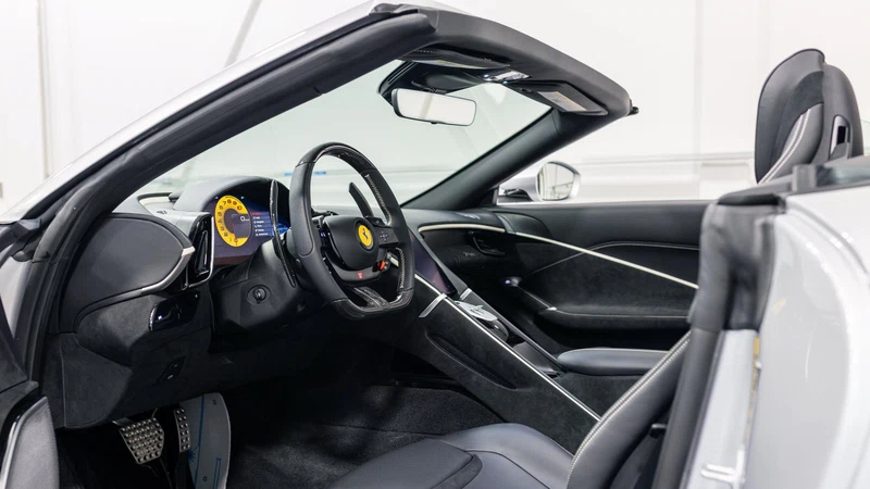2025 Ferrari Roma Spider, 4/17