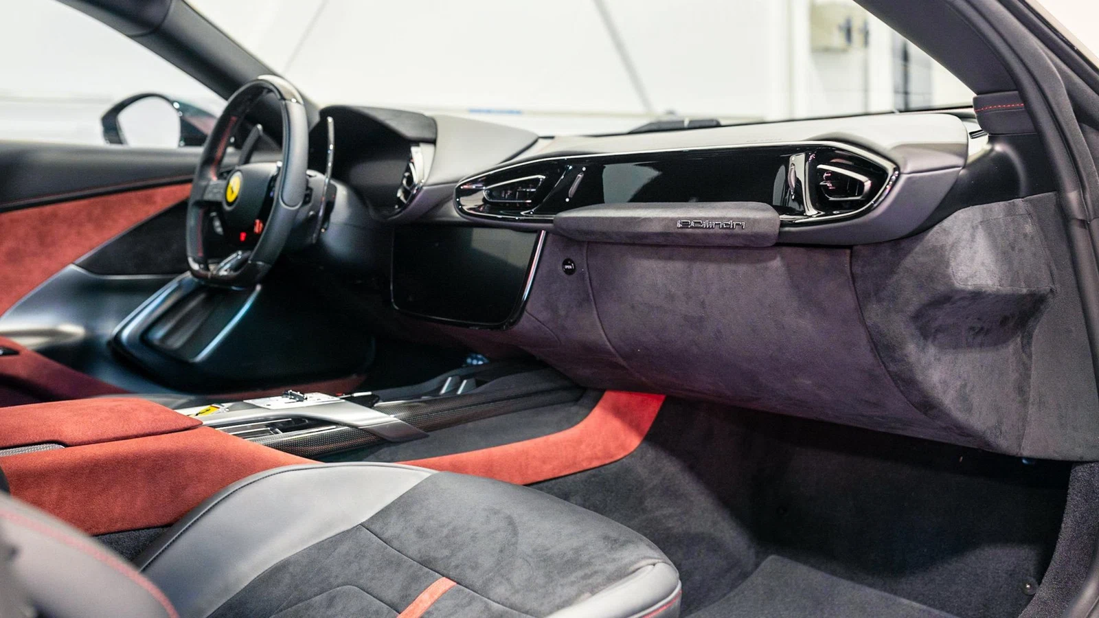 2025 Ferrari 12Cilindri, 8/15