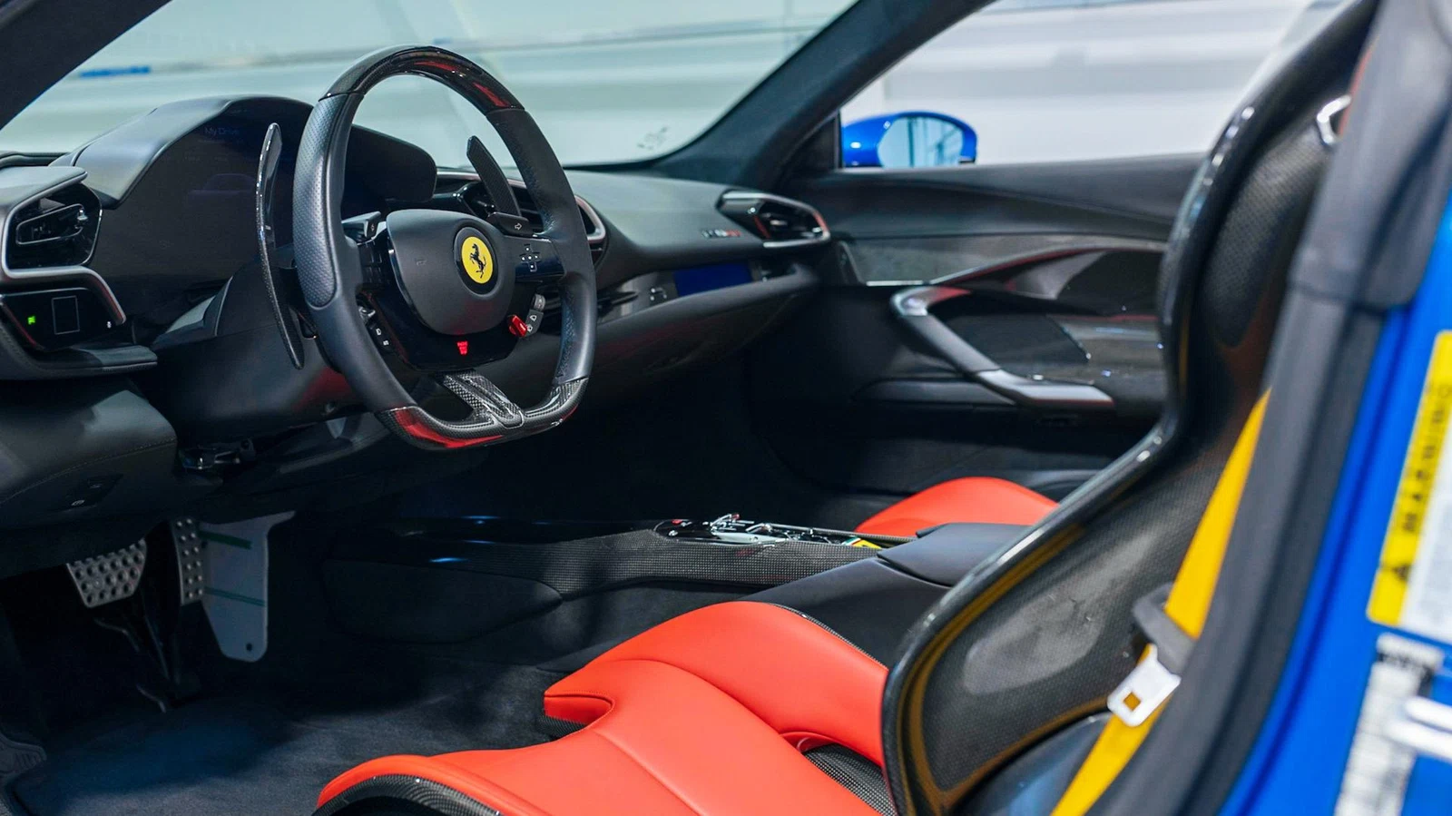 2025 Ferrari 296 GTS, 4/16