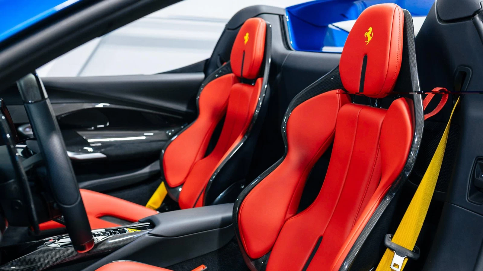 2025 Ferrari 296 GTS, 5/16