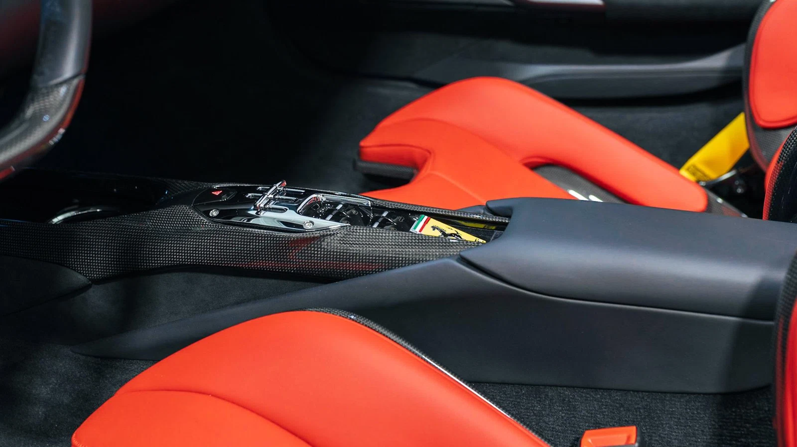 2025 Ferrari 296 GTS, 8/16