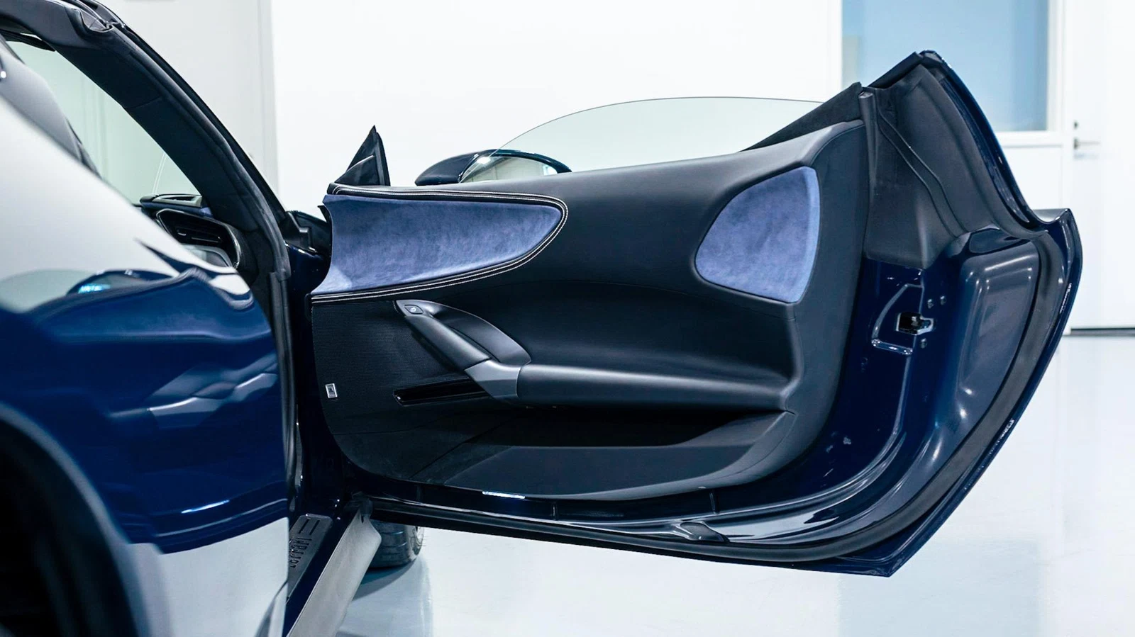 2025 Ferrari SF90 Spider, 11/15