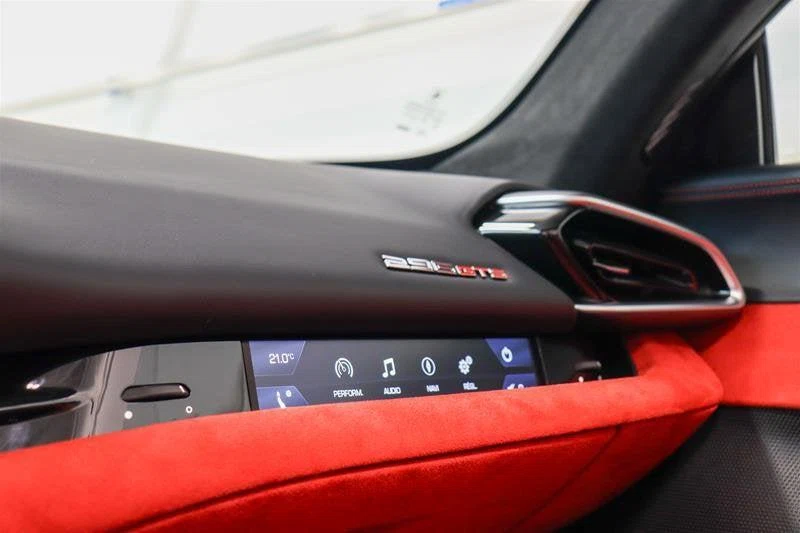 2024 Ferrari 296 GTS, 21/22