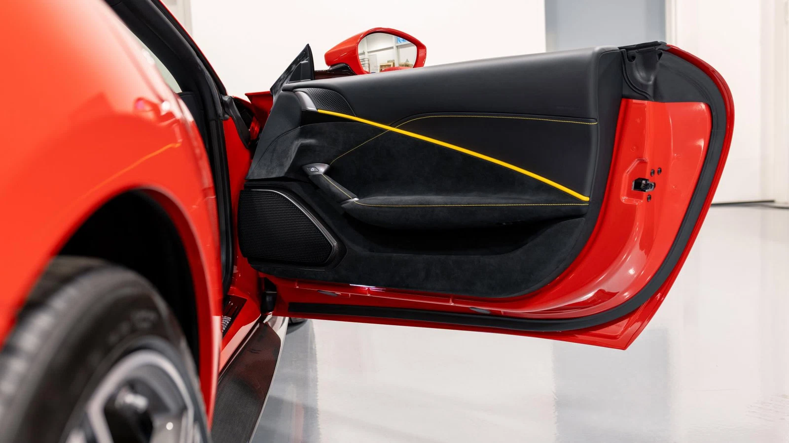 2024 Ferrari Roma Spider, 12/16