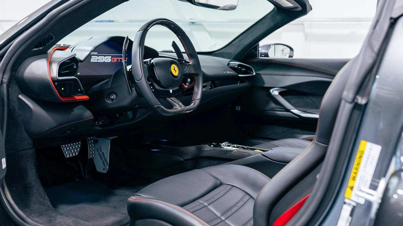 2024 Ferrari 296 GTS, 4/16
