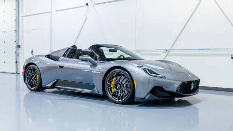 2023 Ferrari 296 GTS, 25/28