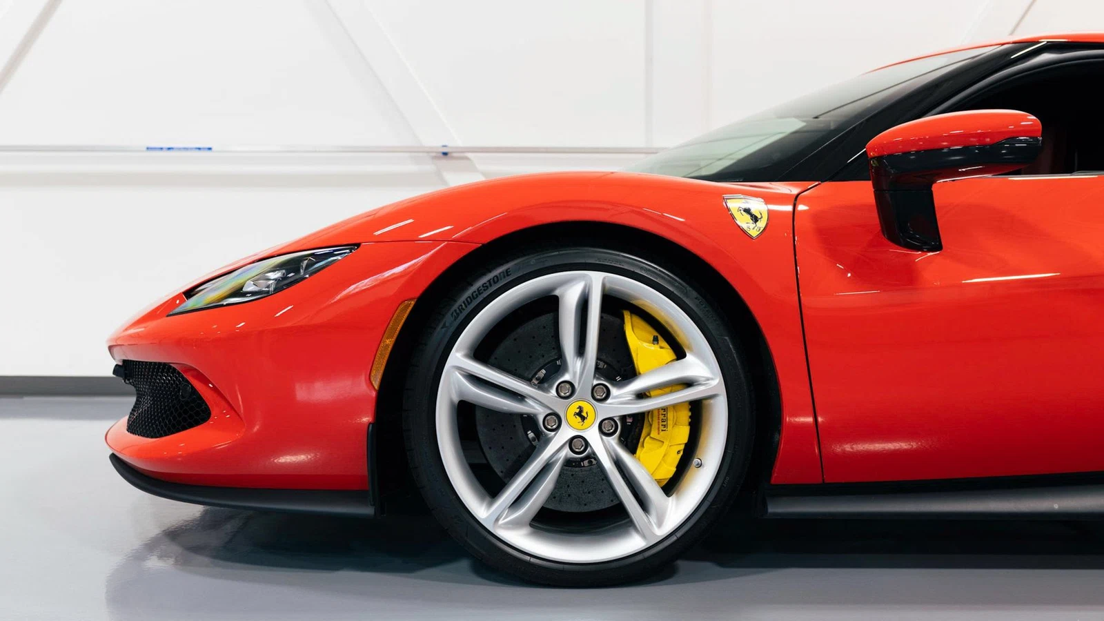 2023 Ferrari 296 GTB, 14/16