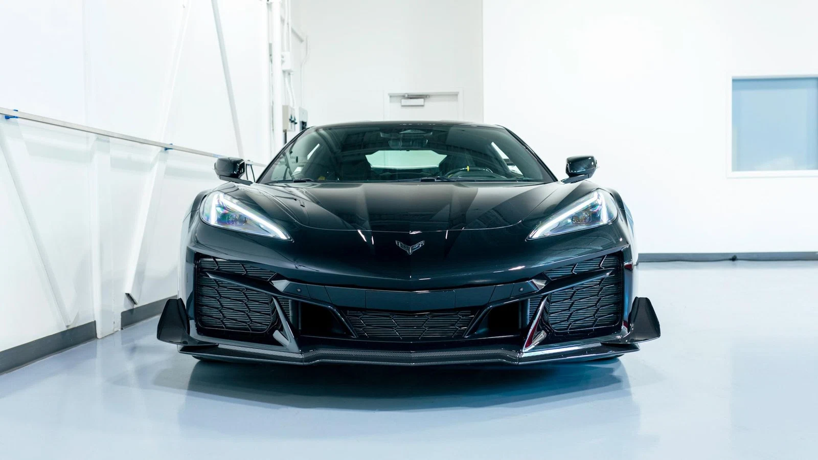 2024 Chevrolet Corvette Z06 Convertible 3LZ (C8), 2/15